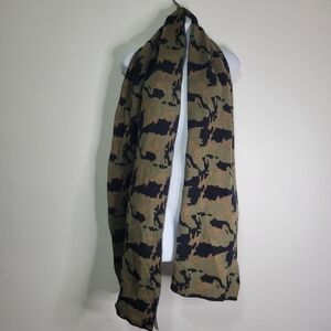 Nwt leo green camouflage scarf